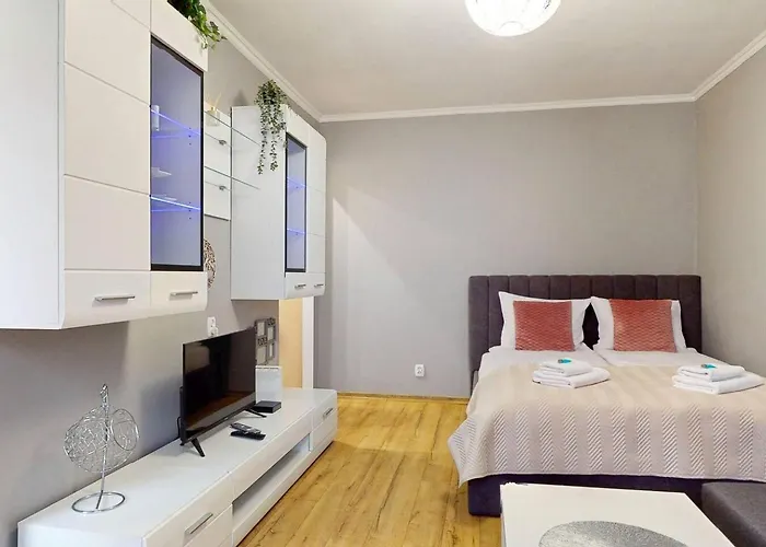 Magnolia Deluxe Center Anielewicza * Varsavia